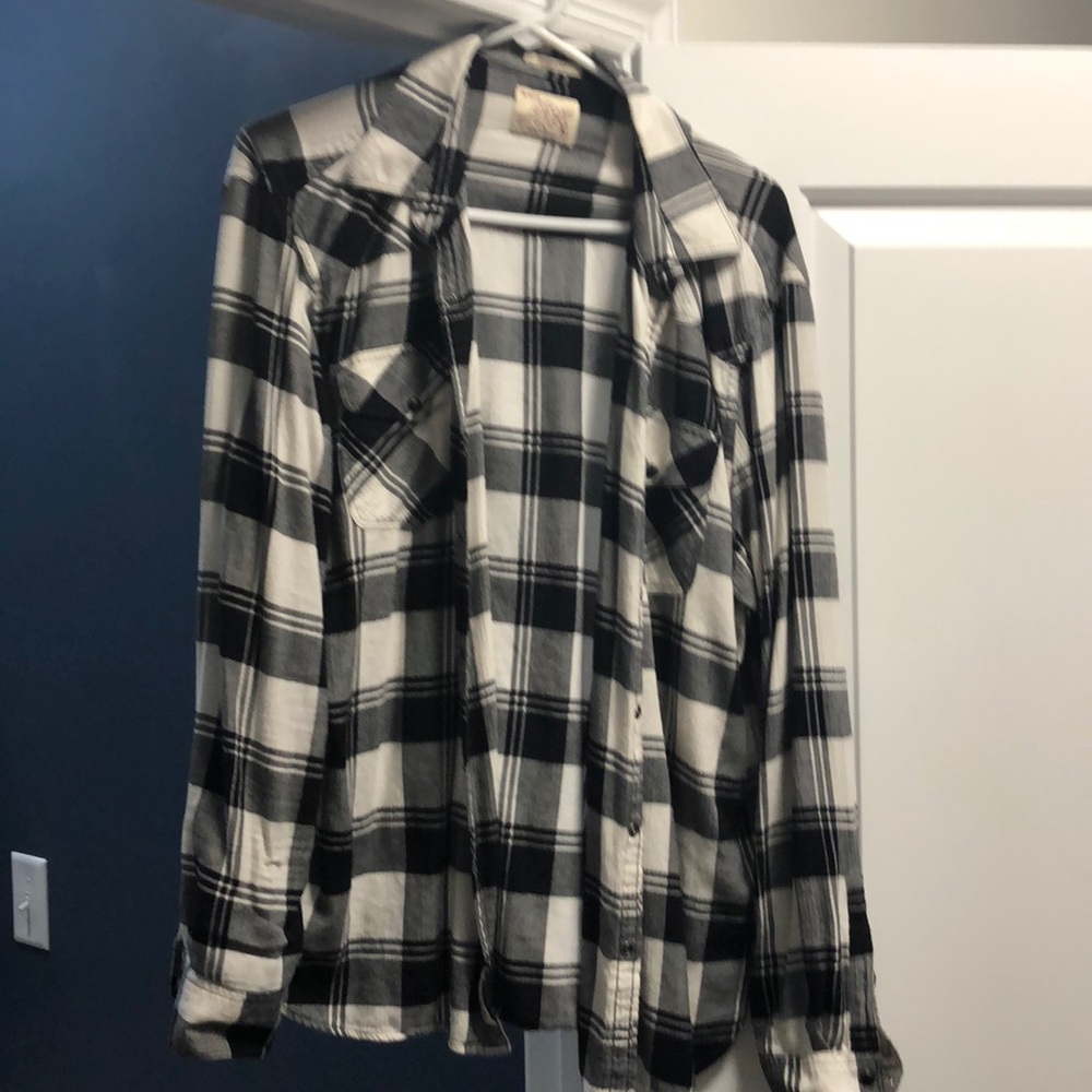 Men’s Lucky Brand black and white button-up. XL